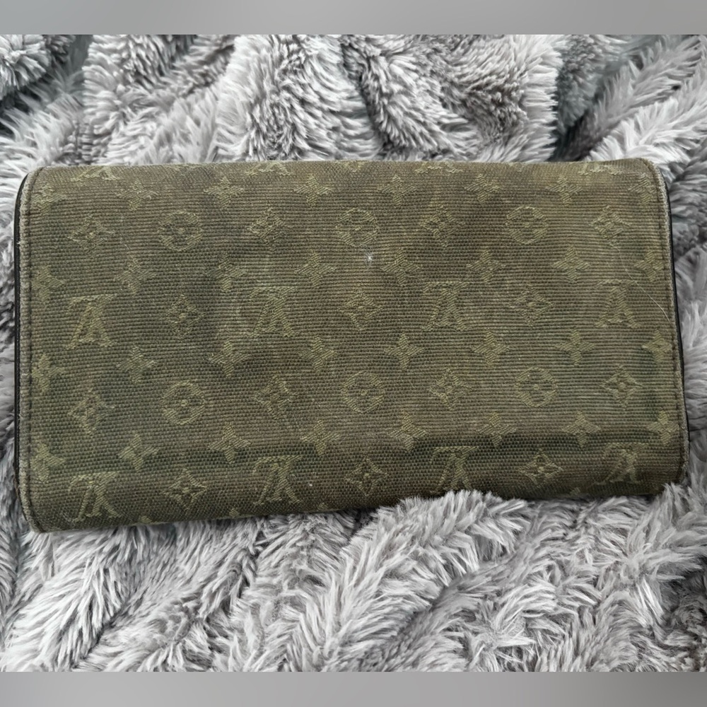 Louis Vuitton Mini Lin Wallet - Women | Color: Green - Picture 2 of 15